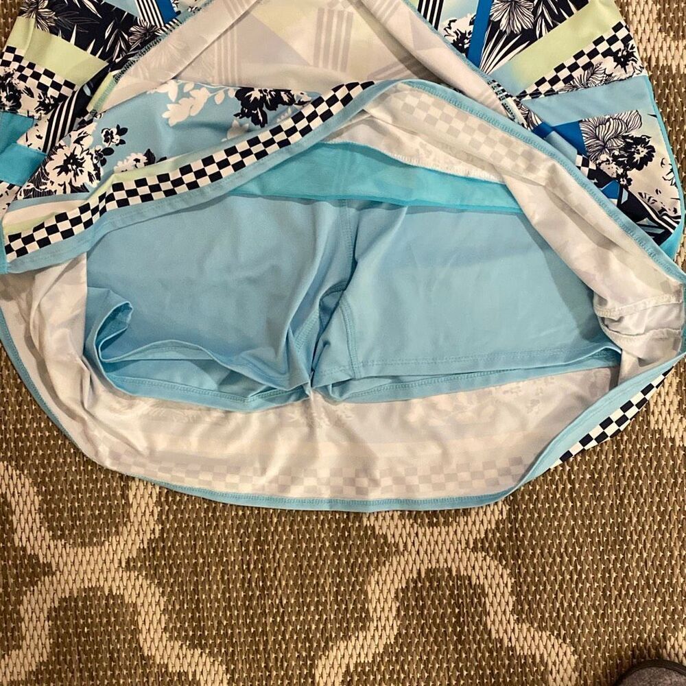 Lucky in Love Urbana flip skort in cool blue color scheme size extra large - Picture 2 of 11